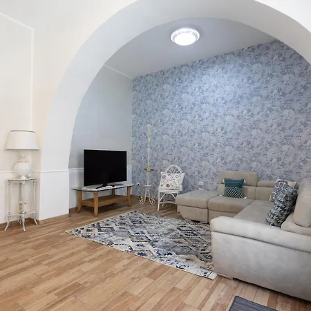 Apartment And Colorful Apartment! *